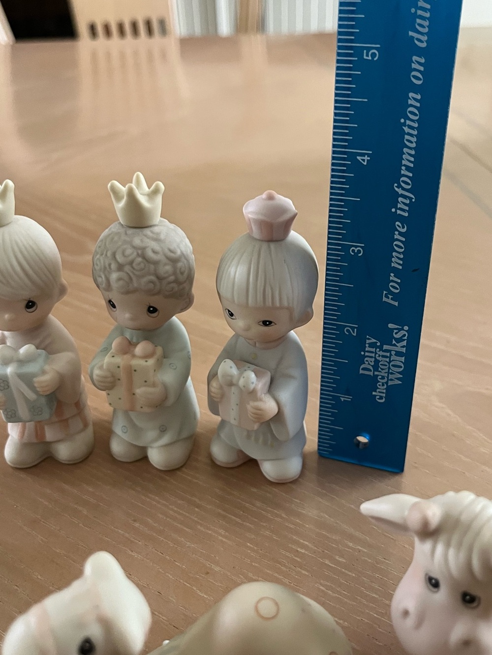 Precious Moments Miniature Nativity 11 piece set. - Picture 5 of 10